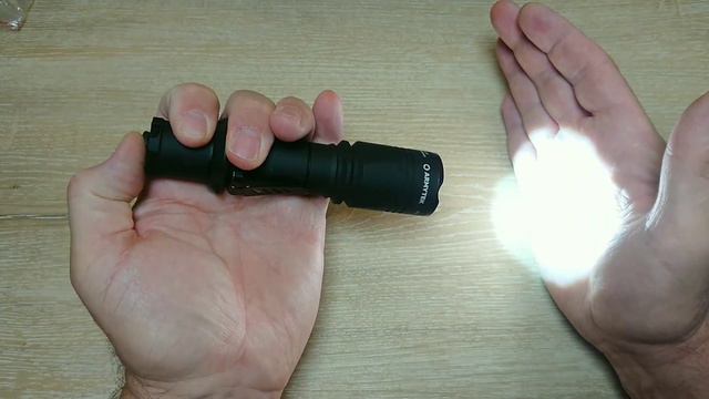 Armytek Dobermann taktische Led Taschenlampe 1000 Lm. XPL-hi Review Flashlight Beamshots keine Pro смотреть онлайн