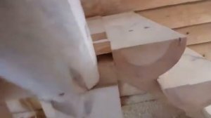 Двухмаршевая лестница из бревна