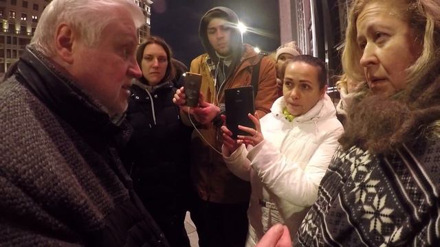 Депутат Сергей Миронов общается с голодающими активистами АЗЖ у Гос. Думы смотреть онлайн