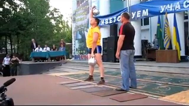 Рекорд України дві гирі по 32 кг смотреть онлайн