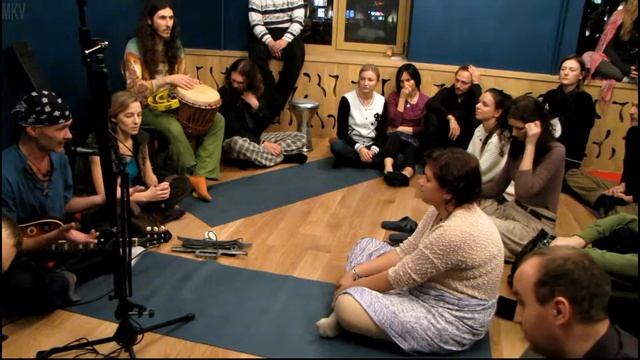 про мантру-Tumi Bhaja re Mana (КругОМ - ЗВУК 21.12.2013) смотреть онлайн