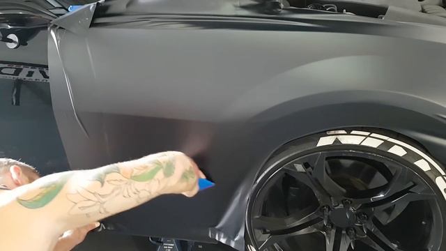 Vinyl wrap squeegee technique. Front fender vinyl wrap. By @ckwraps смотреть онлайн