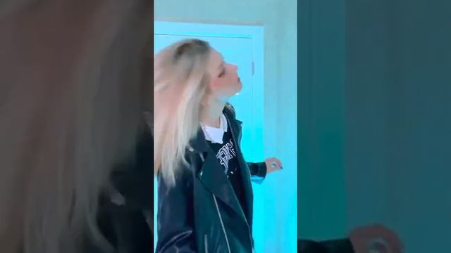POV. Если тебя будет ненавидеть менее 3 человек, то ты получишь награду.💸 смотреть онлайн