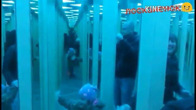 Мамин День Рождения в парке Горького)))Потерялись в зеркальном лабиринте!!! смотреть онлайн