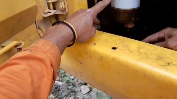 Komatsu PC 200 How to unlock monitor panel to check diagnostic code | Active failure code