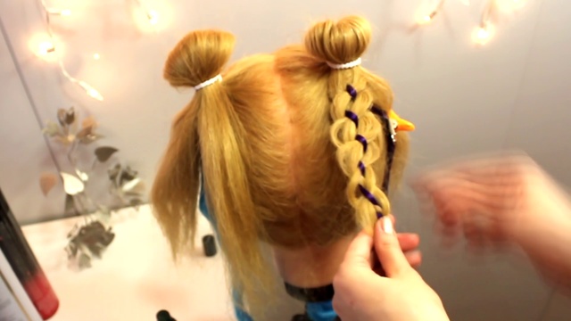 КАК СДЕЛАТЬ 2 ПУЧКА НА ГОЛОВЕ ПРИЧЕСКА РОЖКИ ИЛИ ДВА БУБЛИКА С КАНЕКАЛОНОМ. ПРОСТЫЕ ЛЕГКИЕ ПРИЧЕСКИ смотреть онлайн