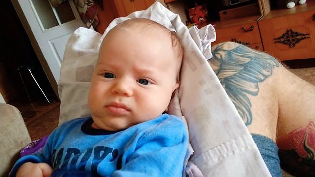 младенец тужится покакать и любуется собой на фронталку 3 Мая 2020г. смотреть онлайн