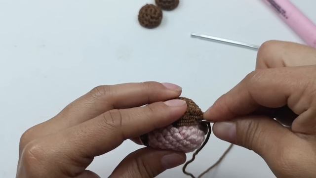 HERMOSOS coleteros en forma de muñecas / coleteros tejidos a crochet paso a paso смотреть онлайн