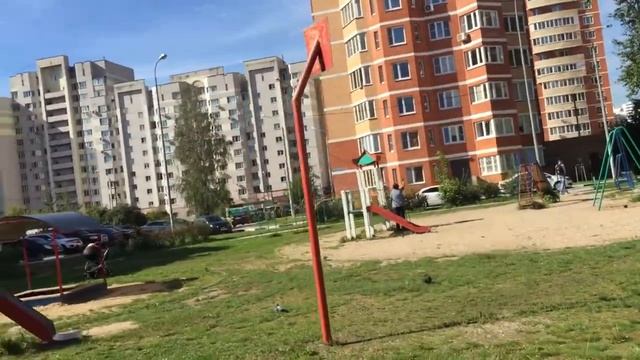 Балашиха, улица Заречная. Скамеечки, детская площадка... 26.08.2016, 10:13 смотреть онлайн