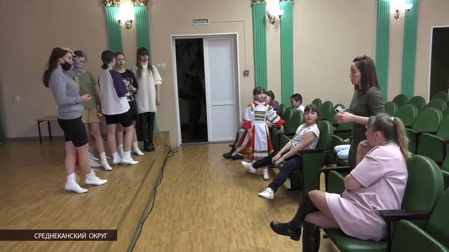 В поселке Сеймчан продолжается строительство нового Дома творчества и досуга смотреть онлайн