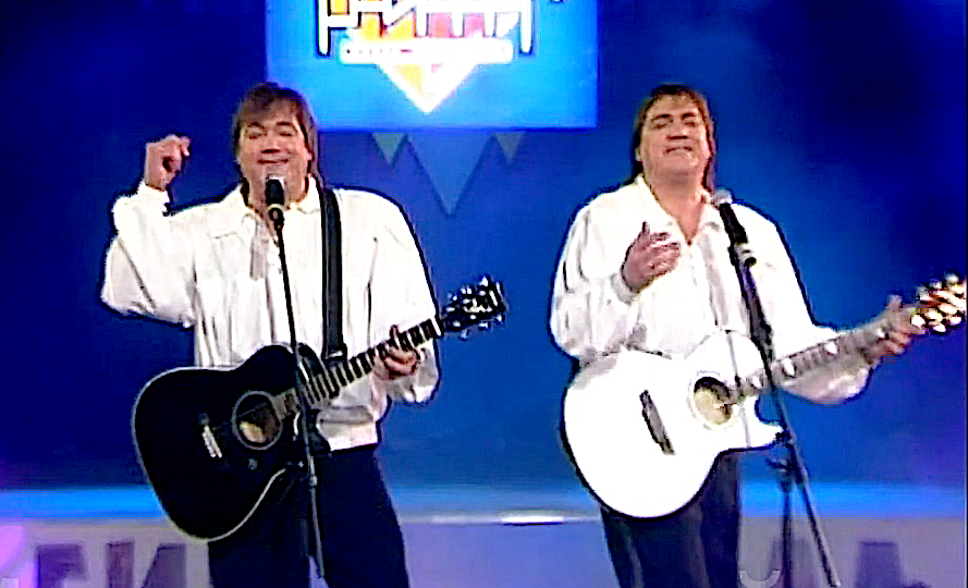 Почему же братьям Радченко лучше всех удается исполнить знаменитую песню "Зорька алая" смотреть онлайн