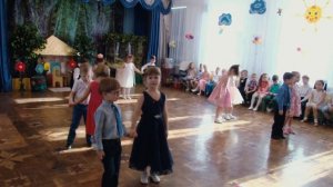 Солнышко смеётся, а сосульки плачут