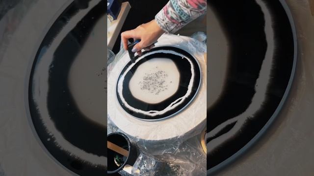 Часы в молде из смолы часть 2 #diy #сделайсам #ручная_работа #resin #resinart #смола #handmade смотреть онлайн