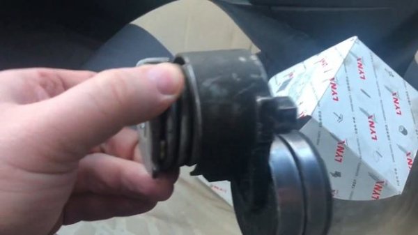 Они говорили, что свистит ремень или ролики...  "Надёжный" Renault Duster или запланированный износ