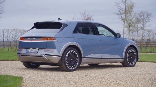 2022 Kia EV6 vs Hyundai Ioniq 5 (2022) Up to 300 miles electric SUVs! kia ev6, hyundai loniq 5! смотреть онлайн