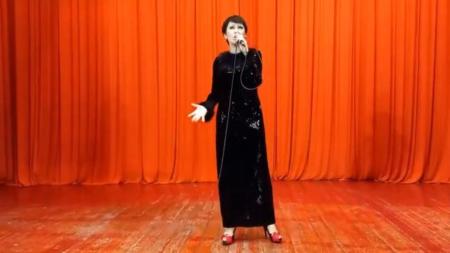 Женщина, которая поёт смотреть онлайн