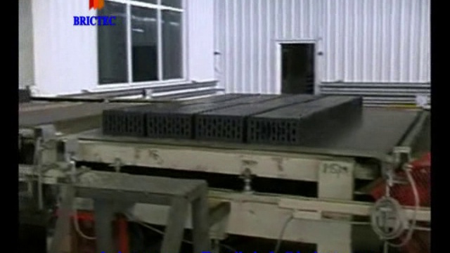 Автомат резки глиняного бруса со снятием фасок смотреть онлайн
