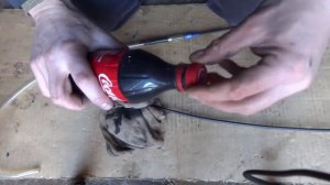 Тросик газа на минитрактор. Смазываю тросик