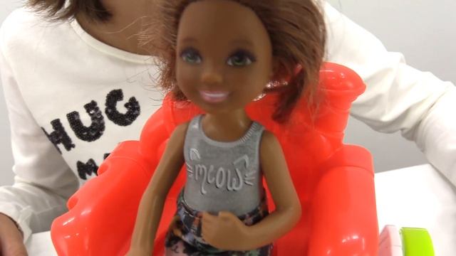 Салон красоты для кукол. Новые прически Челси и Милы смотреть онлайн