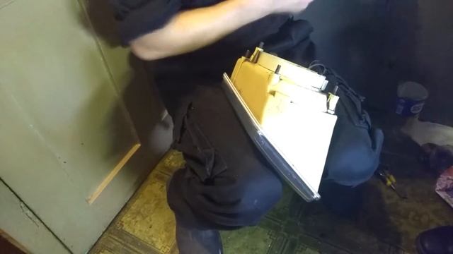 Как поменять стекло в блок фаре часть 1 смотреть онлайн