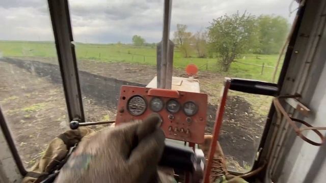 Ктз. Молдавский трактор/ как пахать квадратный огород/ трактор т 70/ советский трактор т 70 смотреть онлайн