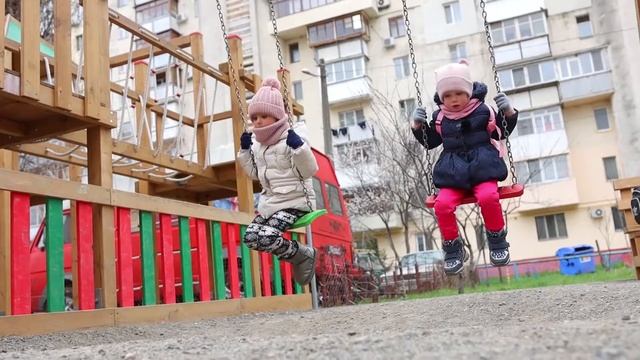 ИГРАЕМ НА ДЕТСКОЙ ПЛОЩАДКЕ\ВЕСЁЛАЯ ЗАРЯДКА\ ZLATA VLOG\ЭКСПРЕС ПРОГУЛКА ВО ВРЕМЯ КАРАНТИНА смотреть онлайн