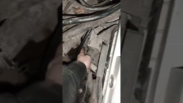 смена тросиков МКПП ford fiesta mk5 (без опыта) во дворе, и с минимум инструментов смотреть онлайн