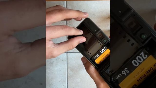 Como poner rollo a cámara samsung fino 15SE | How to load a Samsung Fino 15SE смотреть онлайн