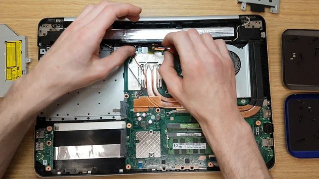 Asus N552V disassemble a laptop to completely clean the motherboard and replace the thermal paste смотреть онлайн