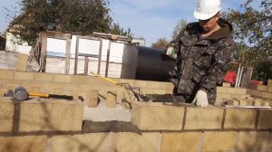 Кладка керамзитобетонного лицевого блока под двойную расшивку