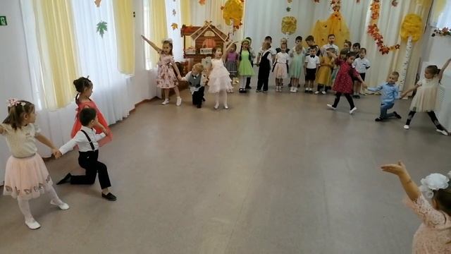 Видео открытка ко дню Матери (старшая группа) смотреть онлайн