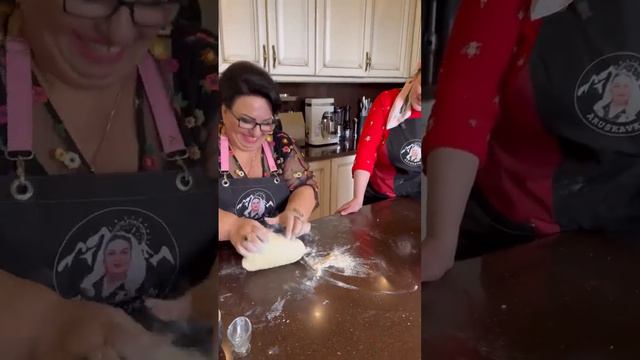 Сегодня у меня в гостях Луиза! Мы готовим чеченские галушки! #арусякавказ #готовьтеслюбовью смотреть онлайн