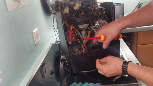 Saeco Incanto Service auseinanderbauen Mahlwerk 1 von 2 Clean open grinder problem смотреть онлайн