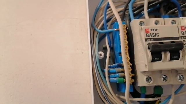 Тянем электрику. Закончил плиточные работы. Чистовая сантехника. Дела идут. ? смотреть онлайн