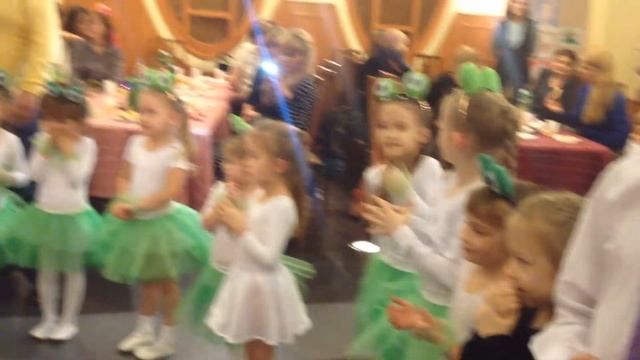 Празднуем Новый Год со всей командой бальных танцев смотреть онлайн