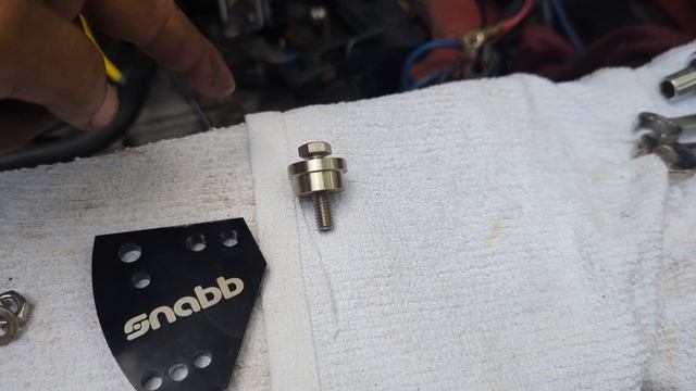 How to install the Snabb short shifter kit. This one is on a Volvo manual transmission. - VOTD смотреть онлайн