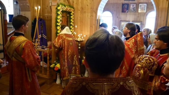 Архиерейское богослужение в храме святых Константина и Елены смотреть онлайн