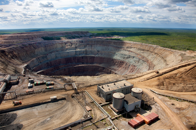 Рудник "Интернациональный" (город Мирный). История карьера