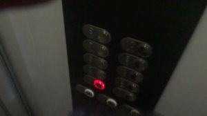 Пассажирский лифт OTIS и лифт OTIS с ширмовыми дверьми, 2011 года выпуска