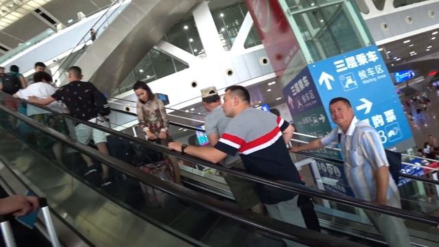 Скоростной поезд в Китае | Едем в Чжухай | часть первая смотреть онлайн