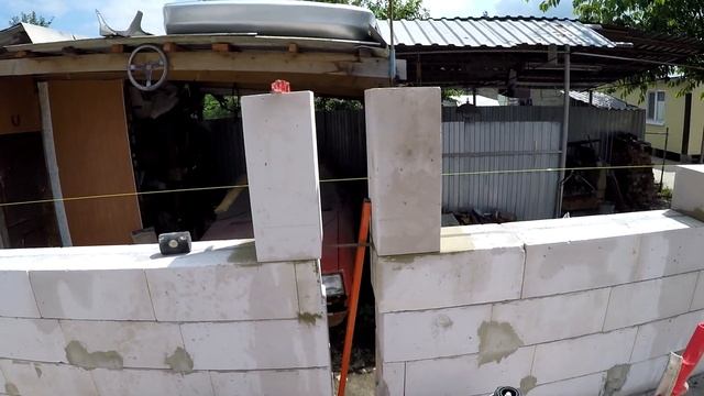 ? Кладка газоблока вертикально, конец 5 ряда стены?