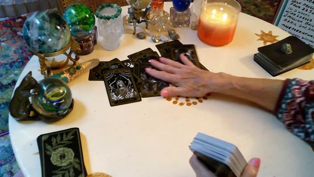 IS THE MOON AN ARTIFICIAL SATELLITE? Fascinating Tarot Card Reading with Miss Vicki смотреть онлайн