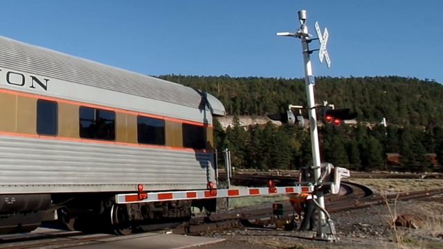 Grand Canyon Train Parks For The Night смотреть онлайн