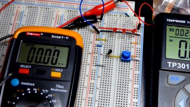 PNP current source circuit 2N3906 with multimeter voltage and current electronics measurements смотреть онлайн
