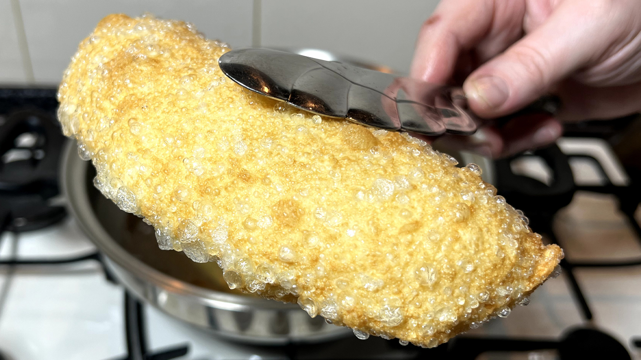 УДИВИТЕЛЬНЫЕ ПИРОЖКИ ЛАПТИ❤️С КАРТОШКОЙ И СЫРОМ?ВКУСНЯТИНА.mp4 смотреть онлайн