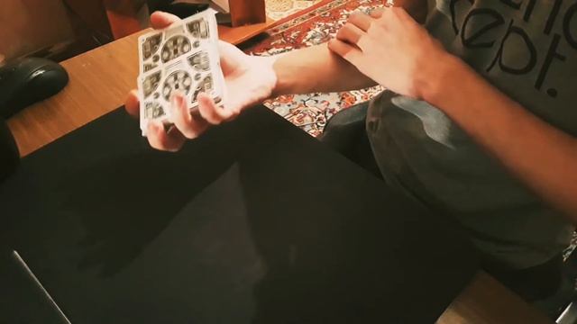 One handed faro shaffle and strip out. Ложная Тасовка фаро одной рукой. смотреть онлайн
