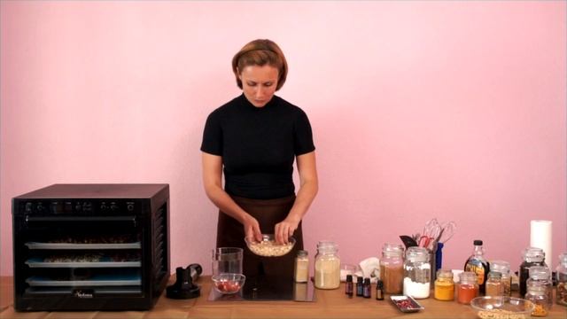 Урок 32 - карамелизованный миндаль с клубникой и миндалем - Базовый курс ProШоколад смотреть онлайн