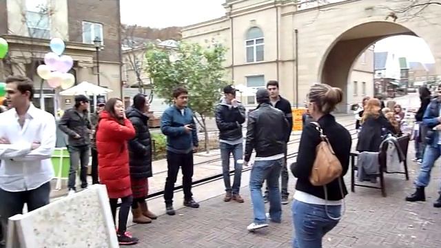 Globalization at its best with accordion, violin, double bass and guitar смотреть онлайн