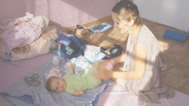 Маленькая девочка появилась на свет смотреть онлайн
