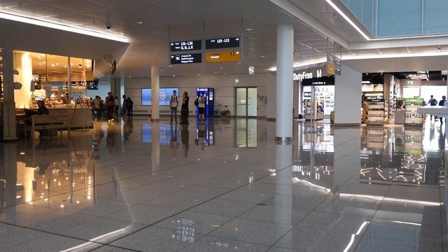 Airport Inside SOUND EFFECT - Waiting Hall, Restaurants, Announcement. Munich Airport (MUC), German